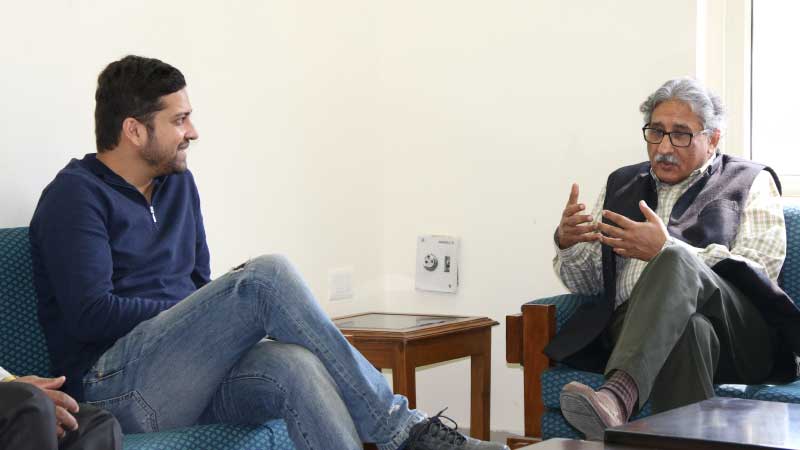 Binny Bansal converses with Prof S N Maheshwari at IIT Delhi